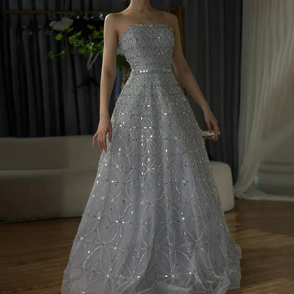 Vestido de noche largo, elegante, sin tirantes, con cuentas, corte en A, color gris árabe, modelo LA72755 (2025) 