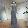Vestido de noche de lujo estilo sirena con escote halter decorativo en color gris árabe, modelo LA72651, ideal para fiestas femeninas. 