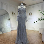 Vestido de noche de lujo estilo sirena con escote halter decorativo en color gris árabe, modelo LA72651, ideal para fiestas femeninas. 