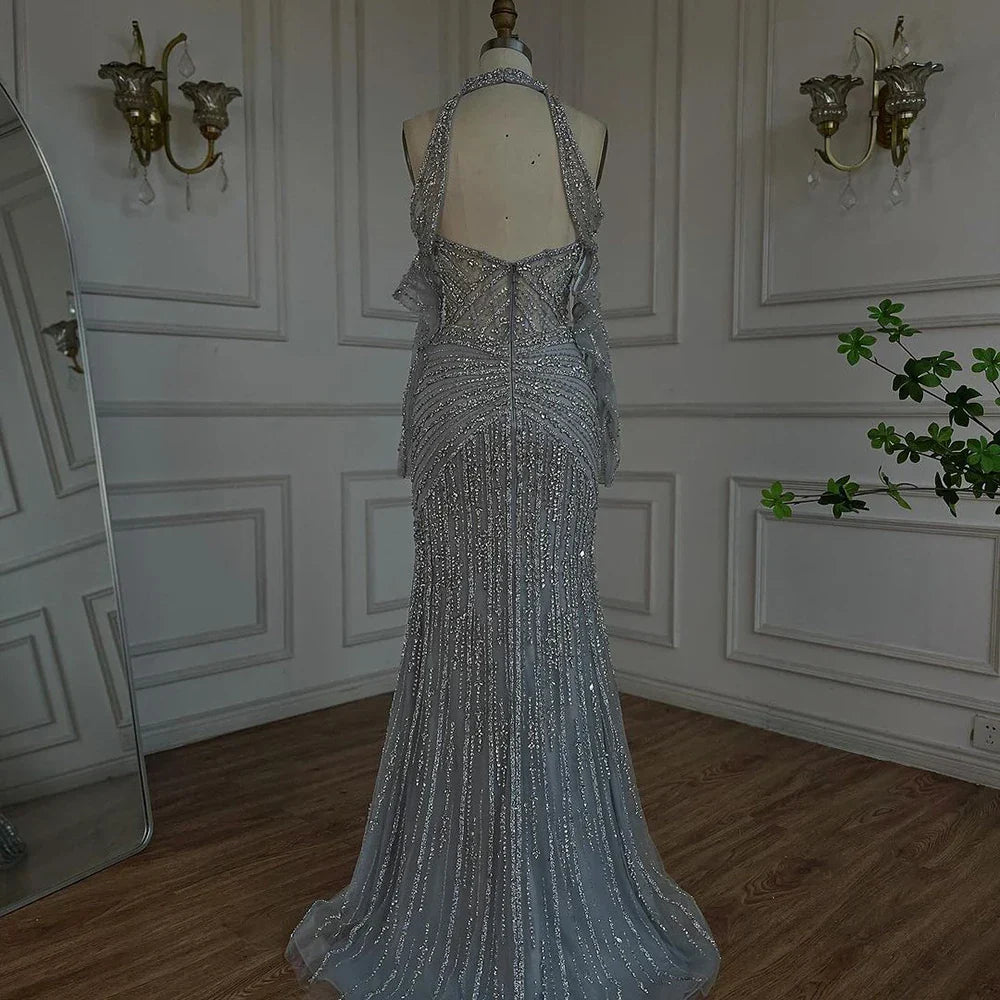 Vestido de noche de lujo estilo sirena con escote halter decorativo en color gris árabe, modelo LA72651, ideal para fiestas femeninas. 