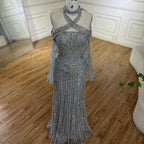 Vestido de noche de lujo estilo sirena con escote halter decorativo en color gris árabe, modelo LA72651, ideal para fiestas femeninas. 