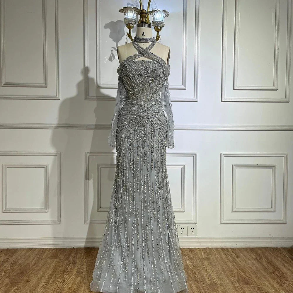 Vestido de noche de lujo estilo sirena con escote halter decorativo en color gris árabe, modelo LA72651, ideal para fiestas femeninas. 