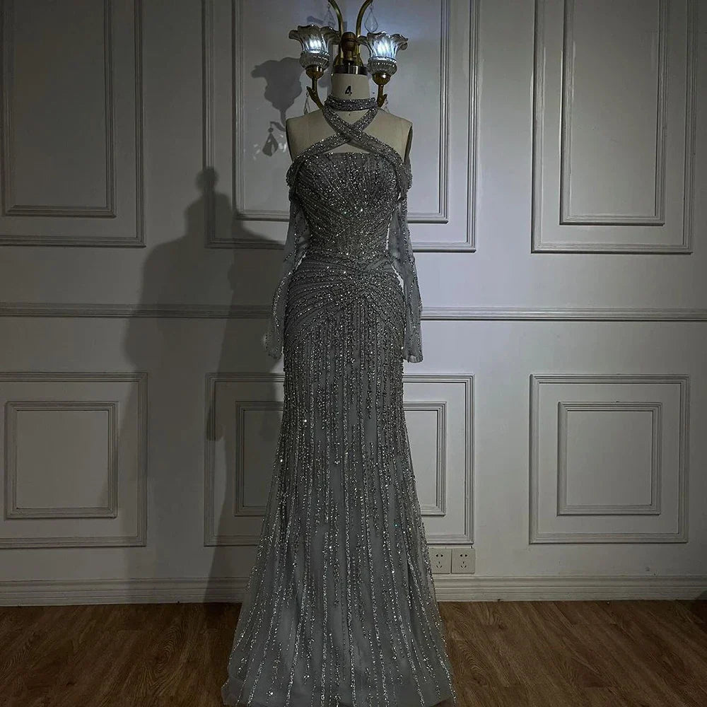 Vestido de noche de lujo estilo sirena con escote halter decorativo en color gris árabe, modelo LA72651, ideal para fiestas femeninas. 