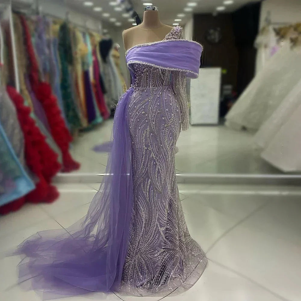 Vestido de noche árabe lila 2025 con cola lateral, perlas y un solo hombro para mujer, ideal para bodas y fiestas formales (LA72332) 