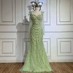 Vestido de noche de lujo estilo sirena con escote corazón, perlas y cuentas, color verde salvia árabe, modelo LA72660 (2025) 