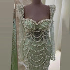 Vestido de noche de lujo estilo sirena con escote corazón, perlas y cuentas, color verde salvia árabe, modelo LA72660 (2025) 