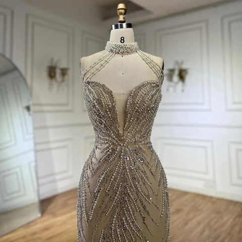 Vestido de noche de lujo estilo sirena con perlas y cuello halter color nude árabe, modelo LA72696, para mujer.