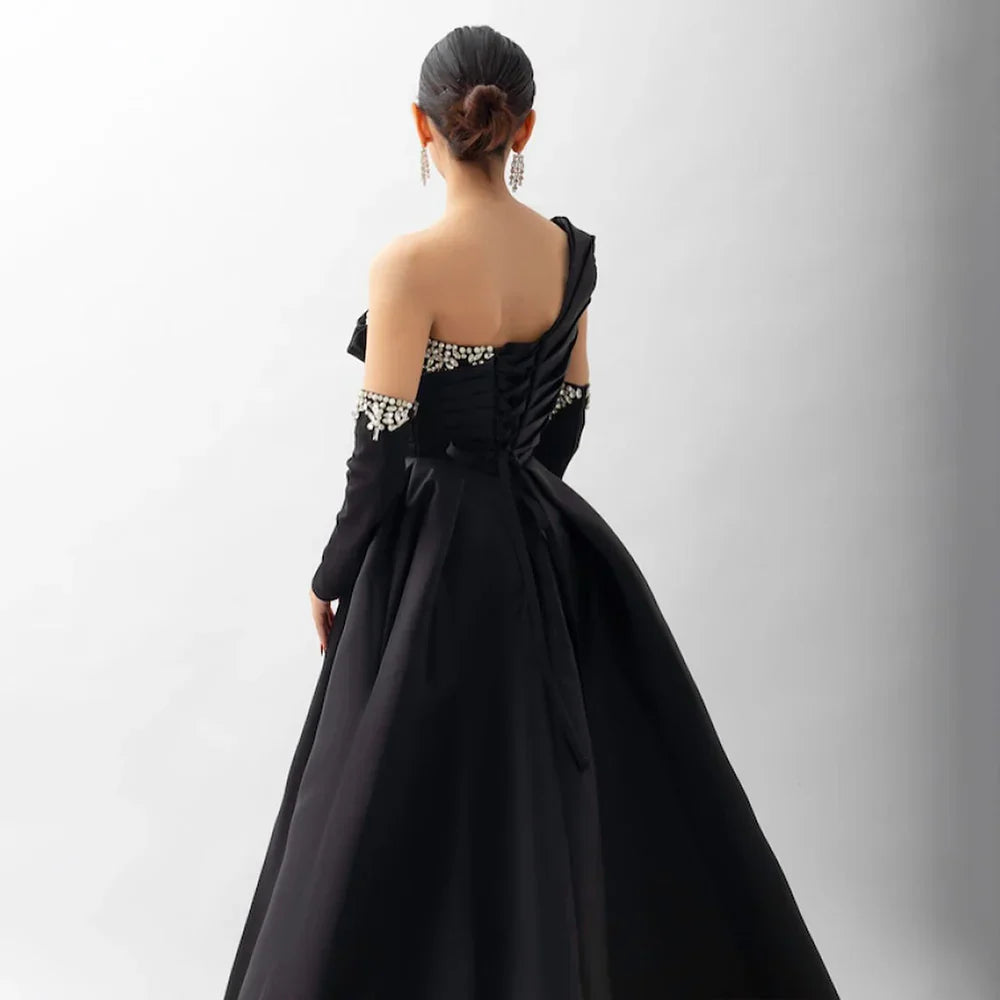 Vestido de noche negro de satén con un solo hombro, corte en A, con cuentas y mangas cortas, modelo LA72741, para mujer. 