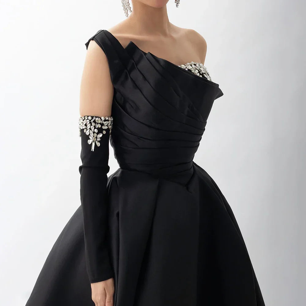 Vestido de noche negro de satén con un solo hombro, corte en A, con cuentas y mangas cortas, modelo LA72741, para mujer. 