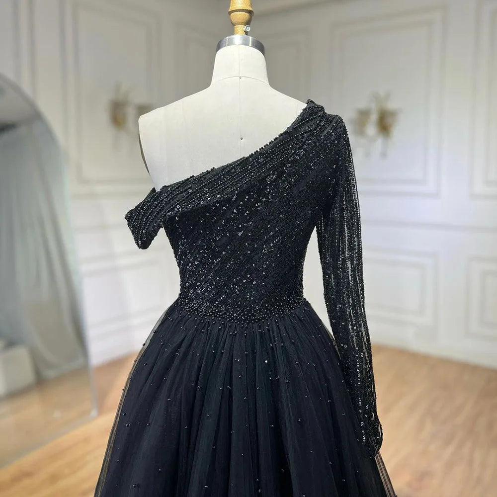 Vestido de noche de lujo negro de un solo hombro con sobrefalda y cuentas, ideal para ocasiones formales y fiestas (modelo LA72424A). 