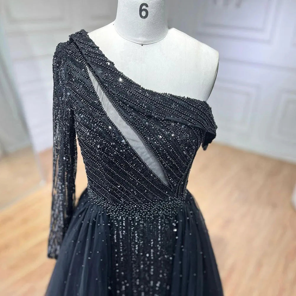 Vestido de noche de lujo negro de un solo hombro con sobrefalda y cuentas, ideal para ocasiones formales y fiestas (modelo LA72424A). 