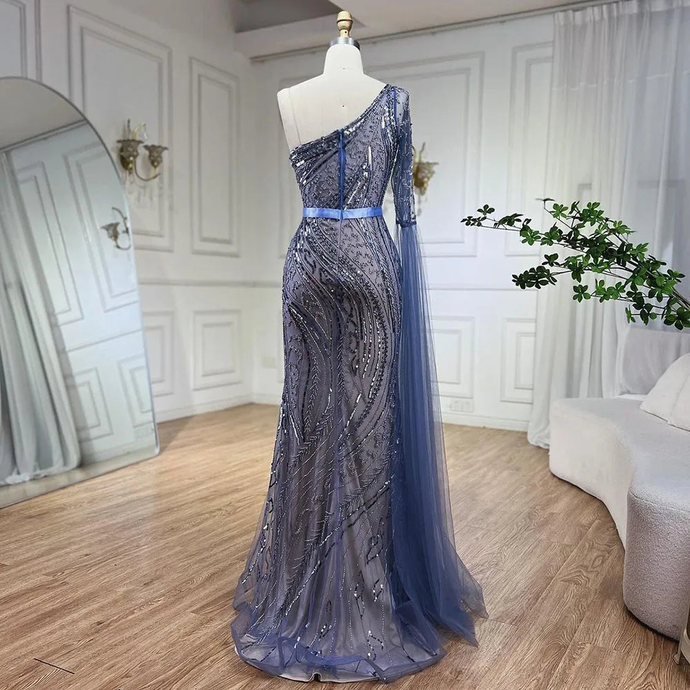 Vestido de noche elegante de sirena azul con un solo hombro y manga capa, adornado con cuentas, ideal para bodas y fiestas (LA72294) 