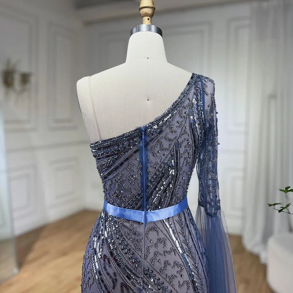 Vestido de noche elegante de sirena azul con un solo hombro y manga capa, adornado con cuentas, ideal para bodas y fiestas (LA72294) 