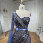 Vestido de noche elegante de sirena azul con un solo hombro y manga capa, adornado con cuentas, ideal para bodas y fiestas (LA72294) 