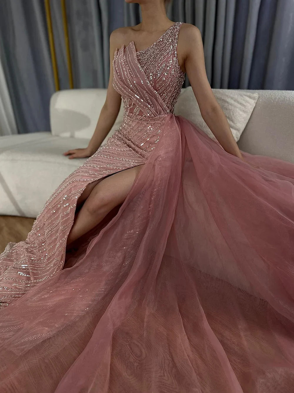 Vestido de noche saudí azul de un solo hombro con abertura y sobrefalda lateral con cuentas para ocasiones formales LA72732 