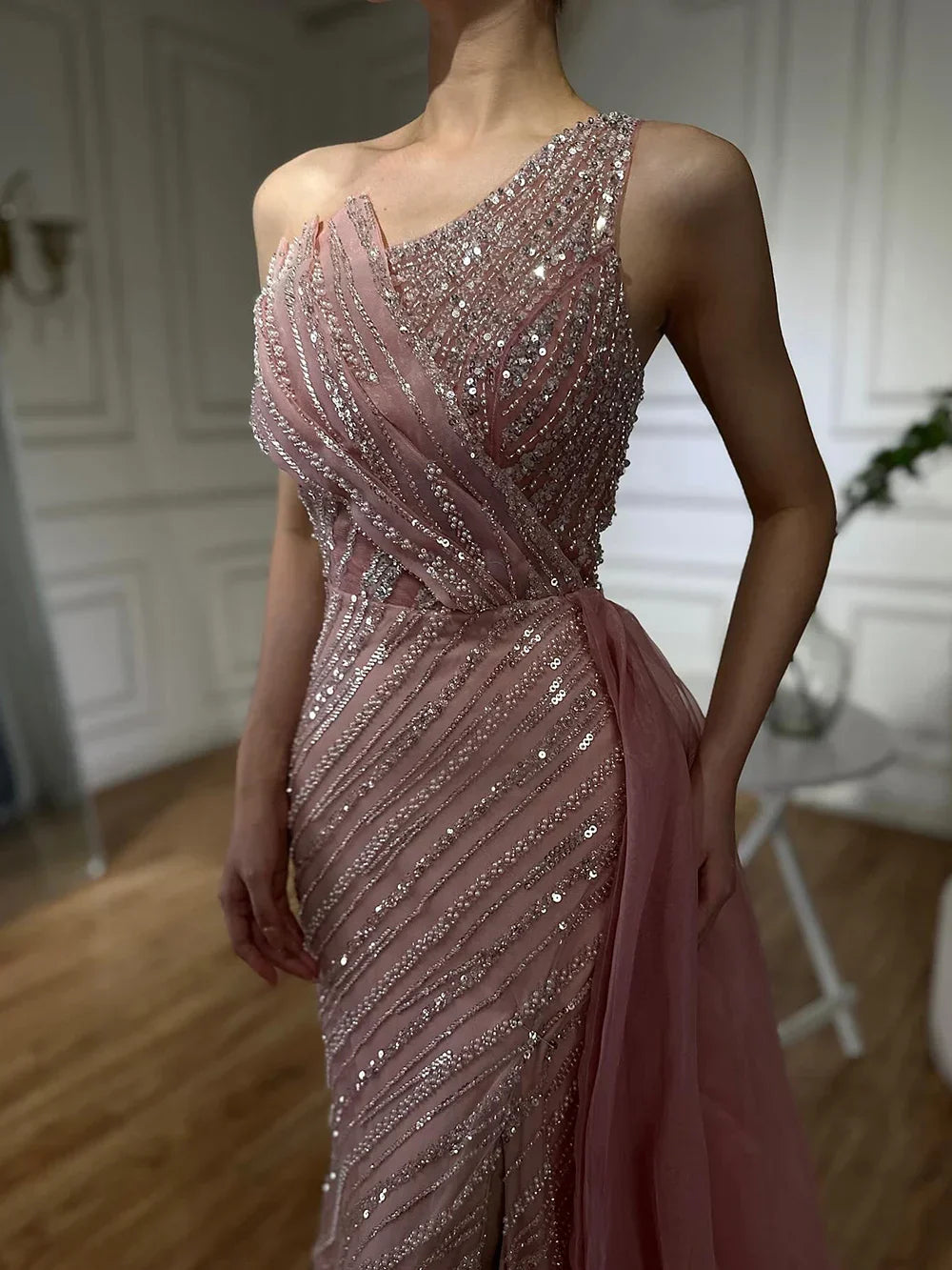 Vestido de noche saudí azul de un solo hombro con abertura y sobrefalda lateral con cuentas para ocasiones formales LA72732 