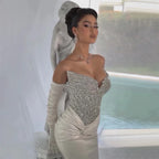 Vestido de noche árabe blanco elegante sin tirantes con bordado de cristales y guantes para ocasiones formales LA72758 (2025) 