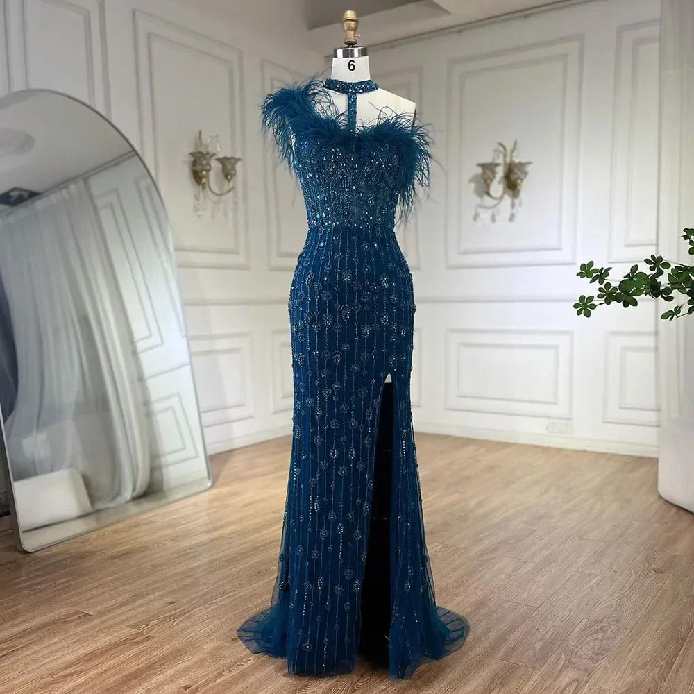 Vestido de noche de sirena elegante, gris, con plumas, cuentas y abertura alta, estilo halter, para mujer, modelo LA72452 