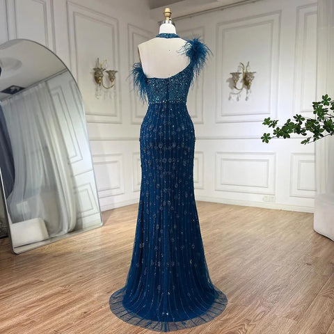 Vestido de noche de sirena elegante, gris, con plumas, cuentas y abertura alta, estilo halter, para mujer, modelo LA72452 