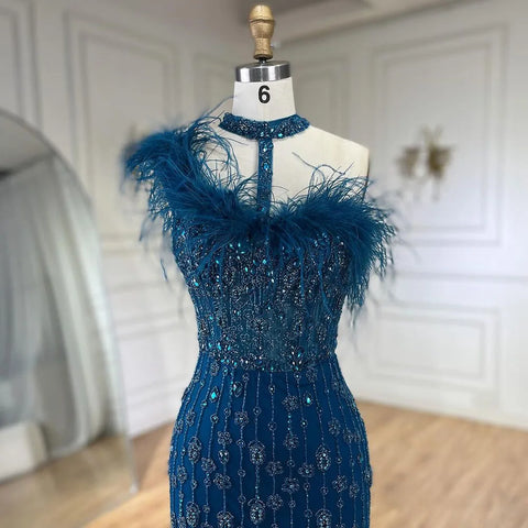 Vestido de noche de sirena elegante, gris, con plumas, cuentas y abertura alta, estilo halter, para mujer, modelo LA72452 