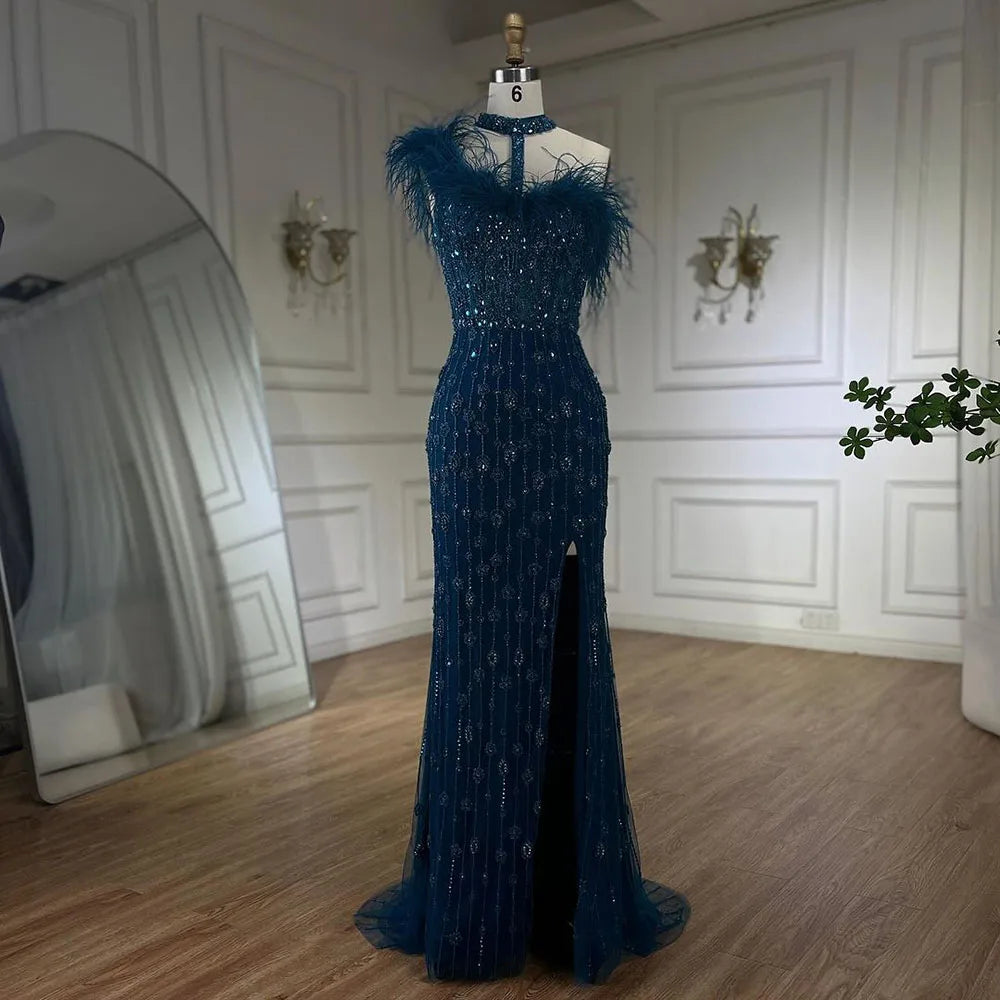 Vestido de noche de sirena elegante, gris, con plumas, cuentas y abertura alta, estilo halter, para mujer, modelo LA72452 