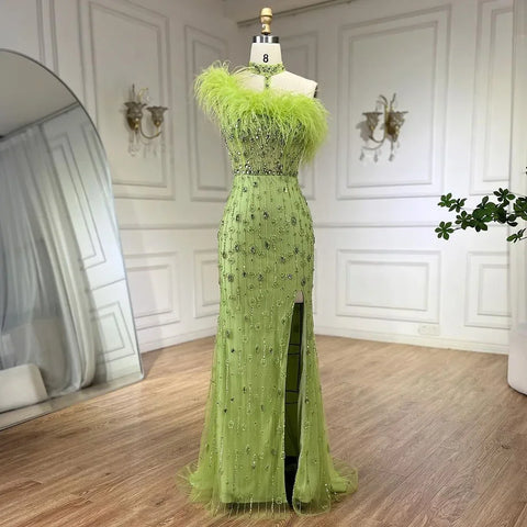 Vestido de noche de sirena elegante, gris, con plumas, cuentas y abertura alta, estilo halter, para mujer, modelo LA72452 