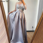 Vestido de noche elegante gris satinado 2025, un hombro, flores hechas a mano, corte en A, vestido formal LA70043 