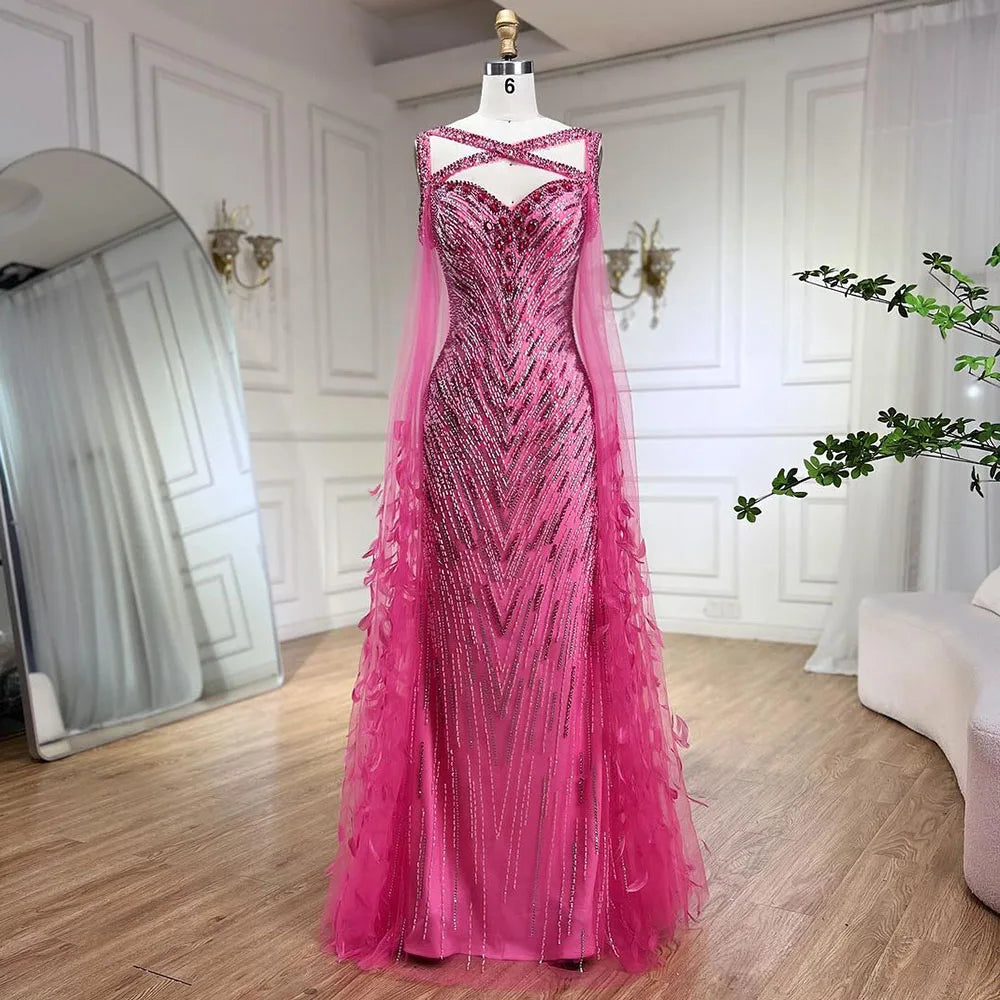 Vestido largo de noche de sirena elegante con mangas capa y plumas, color fucsia, para fiesta de bodas 2025 (LA72286) 
