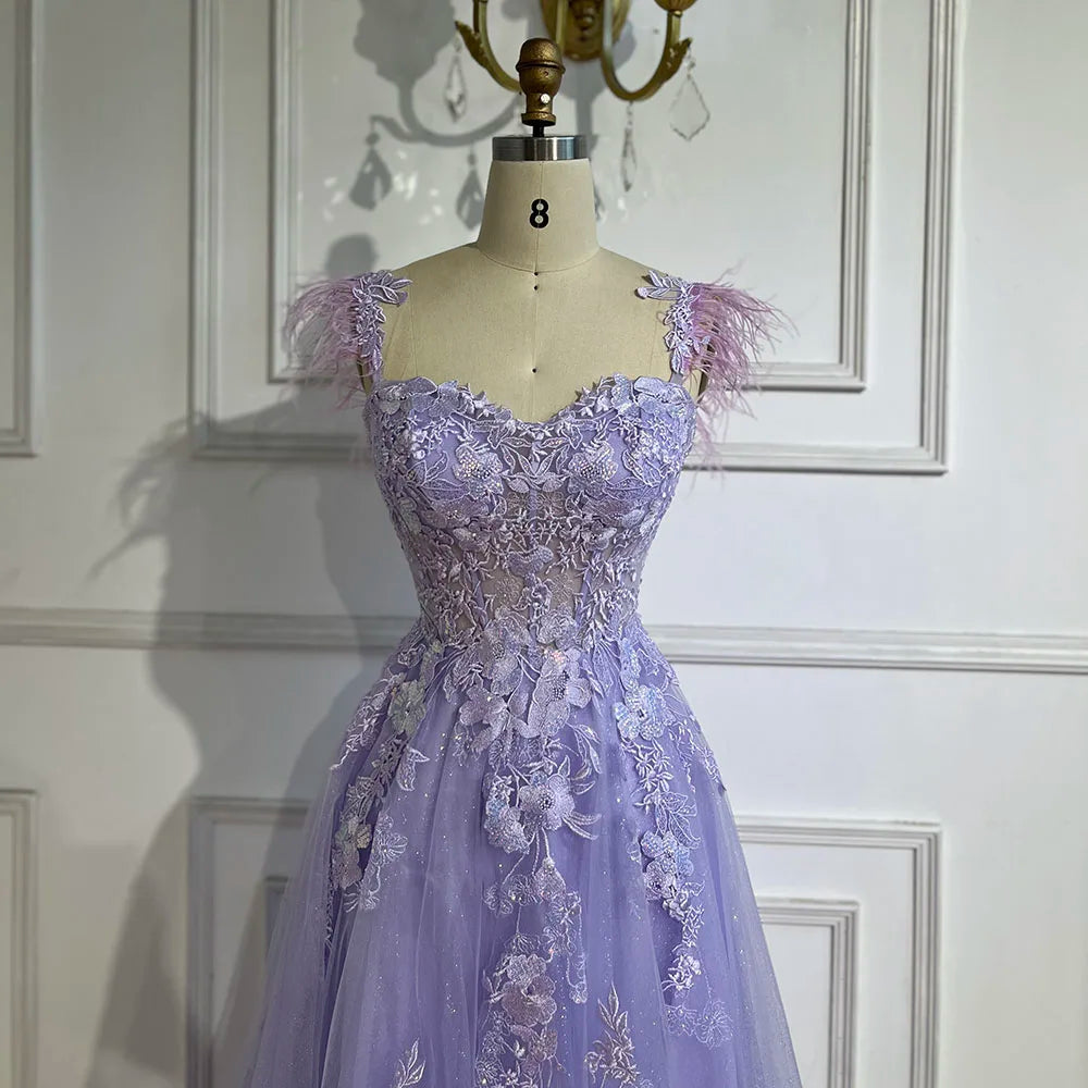Vestido de fiesta lila con tirantes finos, espalda con cordones, corte en A, apliques y plumas para mujer | Boda LA72623 