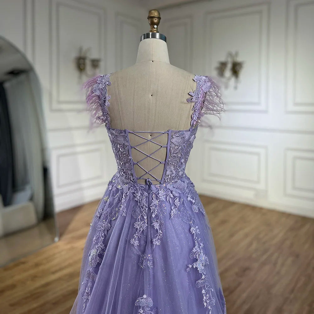 Vestido de fiesta lila con tirantes finos, espalda con cordones, corte en A, apliques y plumas para mujer | Boda LA72623 