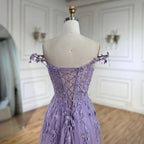 Vestido de fiesta de corte A, tirantes finos, espalda con cordones y apliques, color lila, modelo 2025 | Ideal para bodas y fiestas | LA72620 