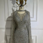 Vestido de noche de sirena árabe gris de lujo de Dubái 2025 con cuentas y capa larga desmontable para fiestas de mujer LA72180 