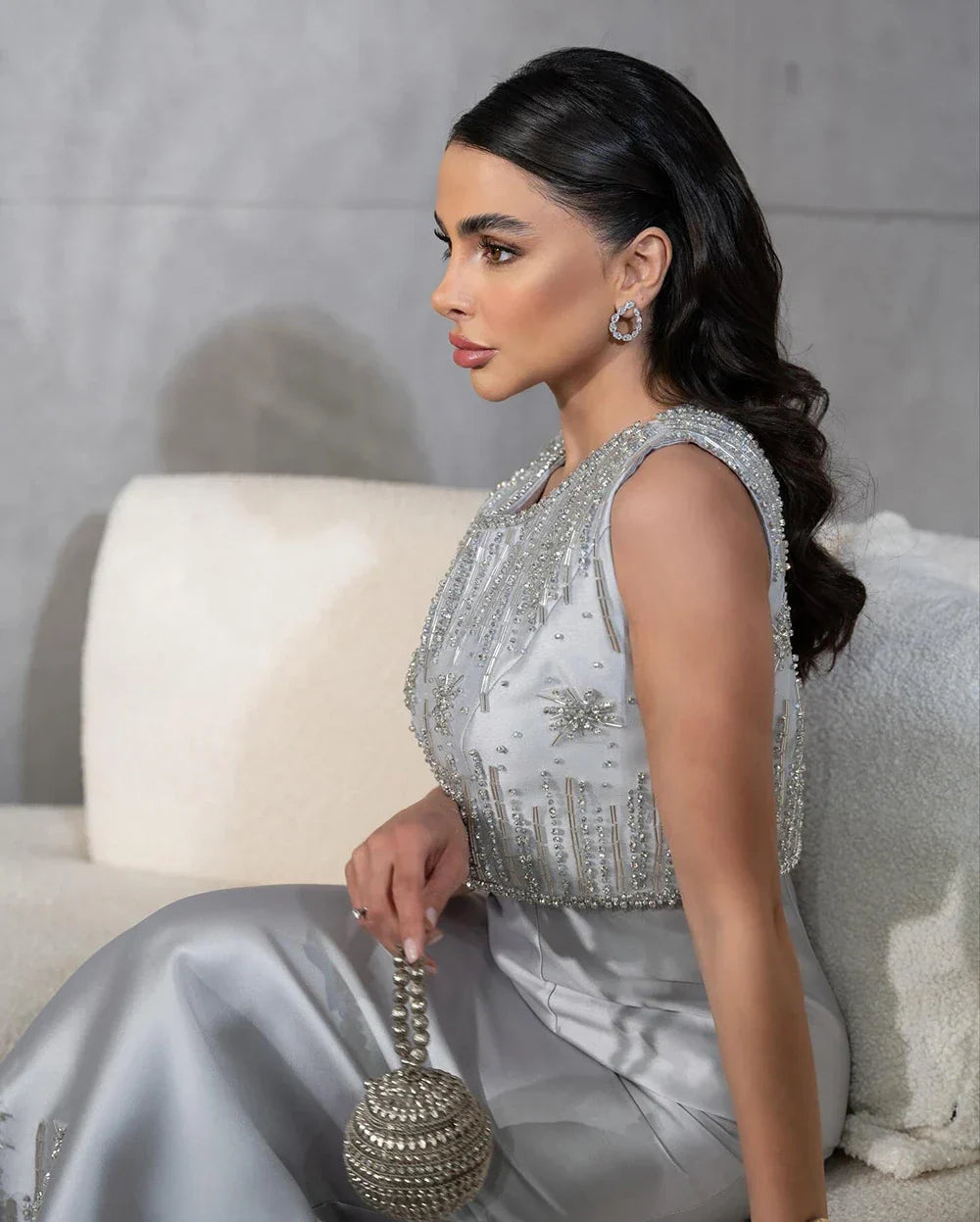 Vestido de noche midi gris de lujo con cuentas, estilo formal, para ocasiones árabes, modelo LA72761 (2025) 