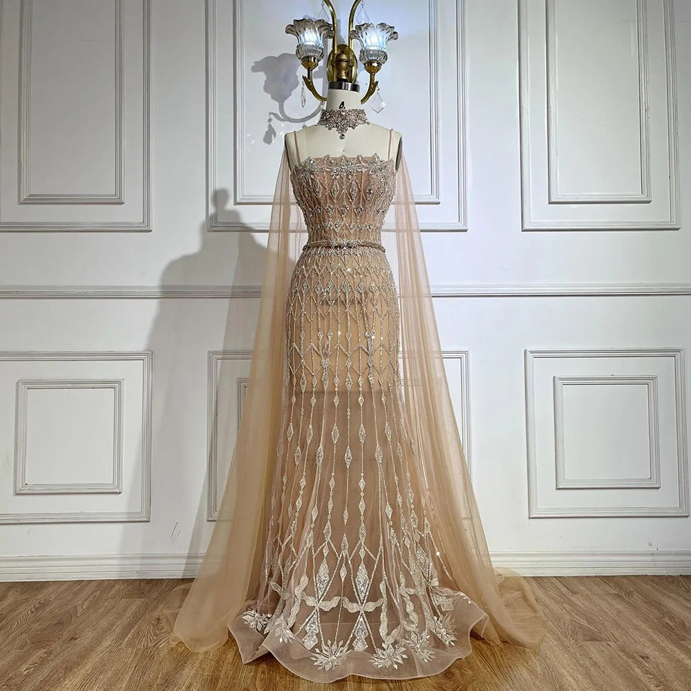 Vestido de noche de sirena con tirantes finos y cuentas color nude, con capa larga para ocasiones formales LA72711 