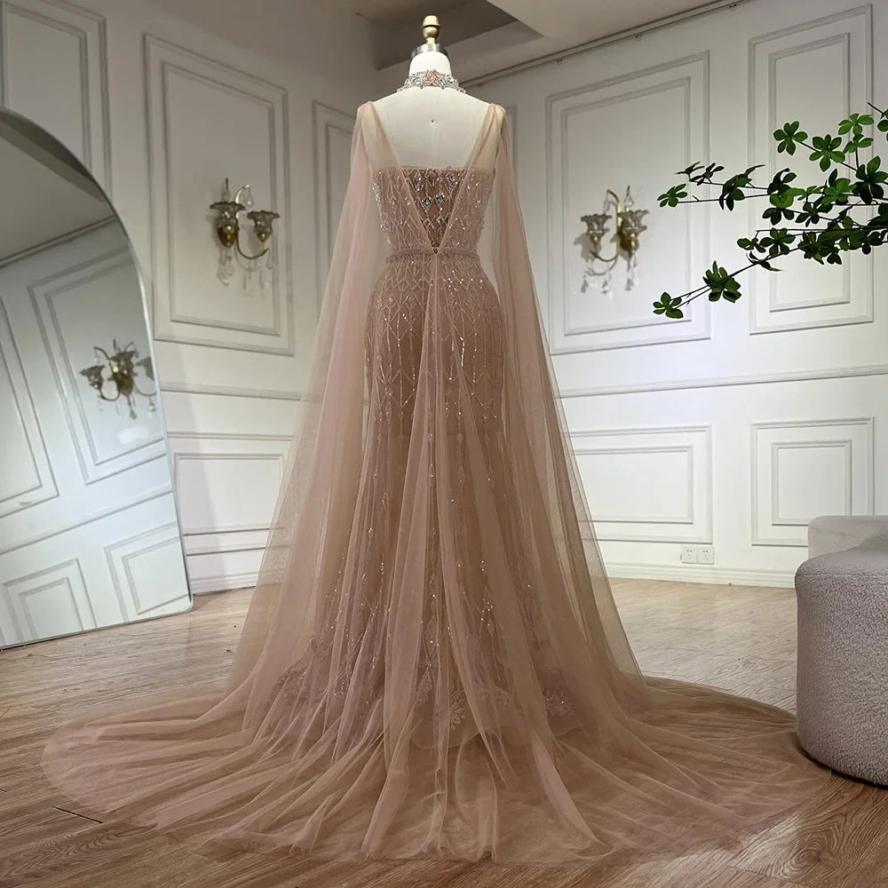 Vestido de noche de sirena con tirantes finos y cuentas color nude, con capa larga para ocasiones formales LA72711 