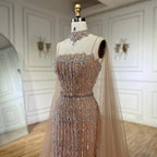 Vestido de noche de sirena con tirantes finos y cuentas color nude, con capa larga para ocasiones formales LA72711 