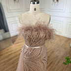 Vestido de noche de sirena color nude, sin tirantes, con sobrefalda, plumas y abertura alta, estilo princesa, para mujer (LA72311) 
