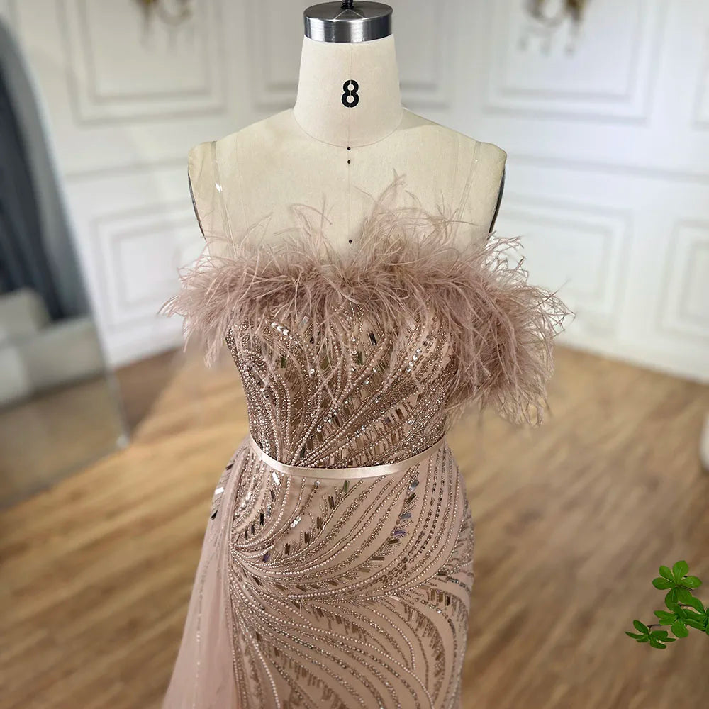 Vestido de noche de sirena color nude, sin tirantes, con sobrefalda, plumas y abertura alta, estilo princesa, para mujer (LA72311) 