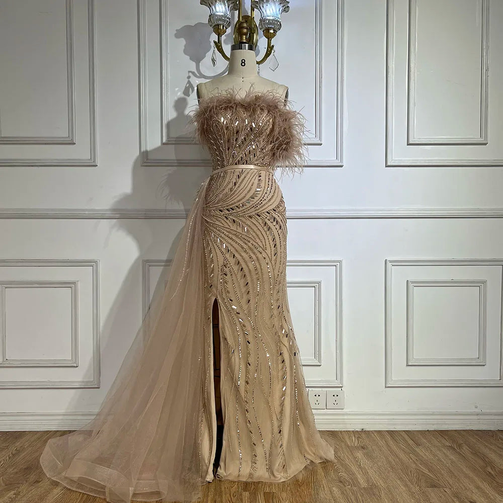 Vestido de noche de sirena color nude, sin tirantes, con sobrefalda, plumas y abertura alta, estilo princesa, para mujer (LA72311) 
