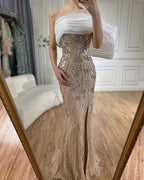Vestido de noche saudí color nude con un solo hombro y abertura, adornado con cuentas, ideal para ocasiones formales (LA72746) 