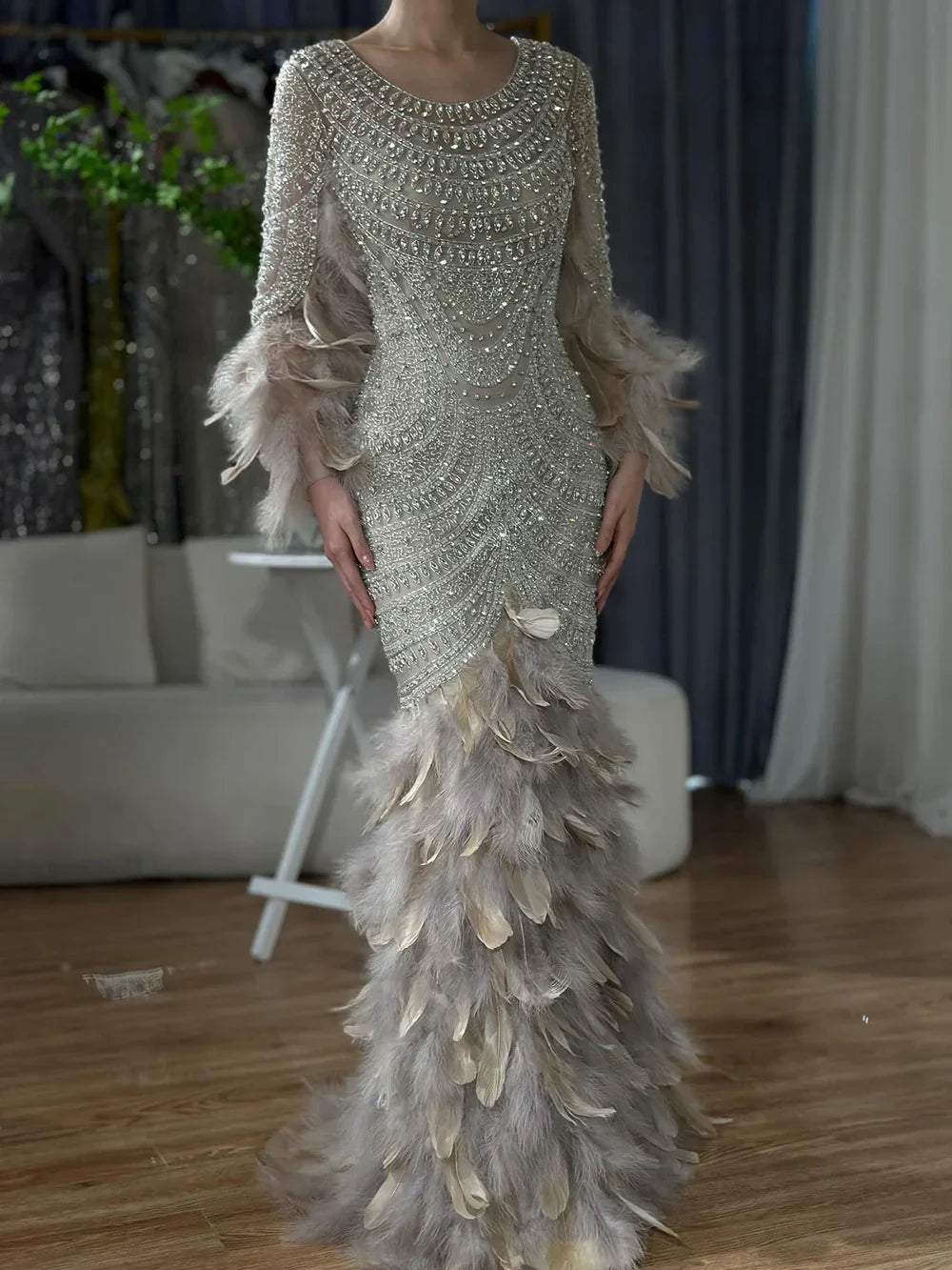 Vestido de noche color nude de Arabia Saudita con plumas y cuentas para ocasiones formales LA72736 
