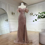 Vestido de noche de lujo rosa sirena con hombros descubiertos, bordado con cuentas y abertura lateral, ideal para ocasiones formales (modelo 2025, Arabia Saudita LA72481) 