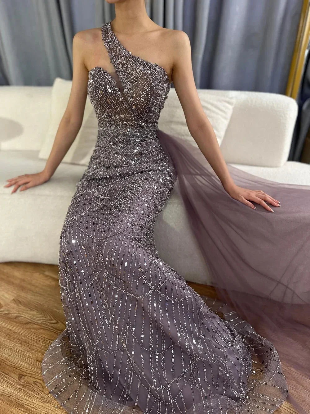 Vestido de noche morado de un solo hombro estilo árabe saudí 2025 con sobrefalda lateral con cuentas para ocasiones formales LA72735 