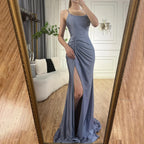 Vestido de noche largo de sirena elegante con tirantes finos y abertura, color azul saudí, modelo LA72720 (2025) 