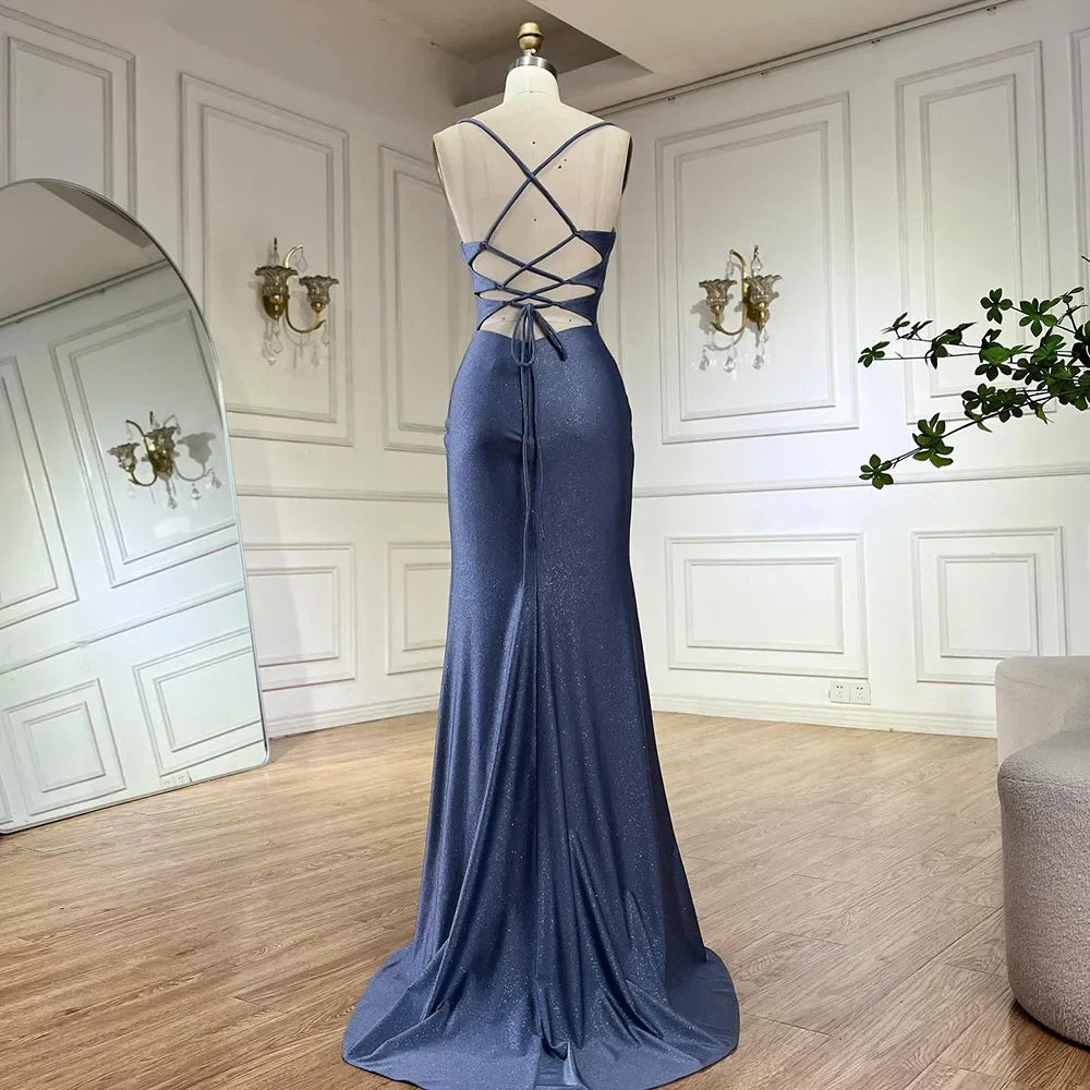 Vestido de noche largo de sirena elegante con tirantes finos y abertura, color azul saudí, modelo LA72720 (2025) 