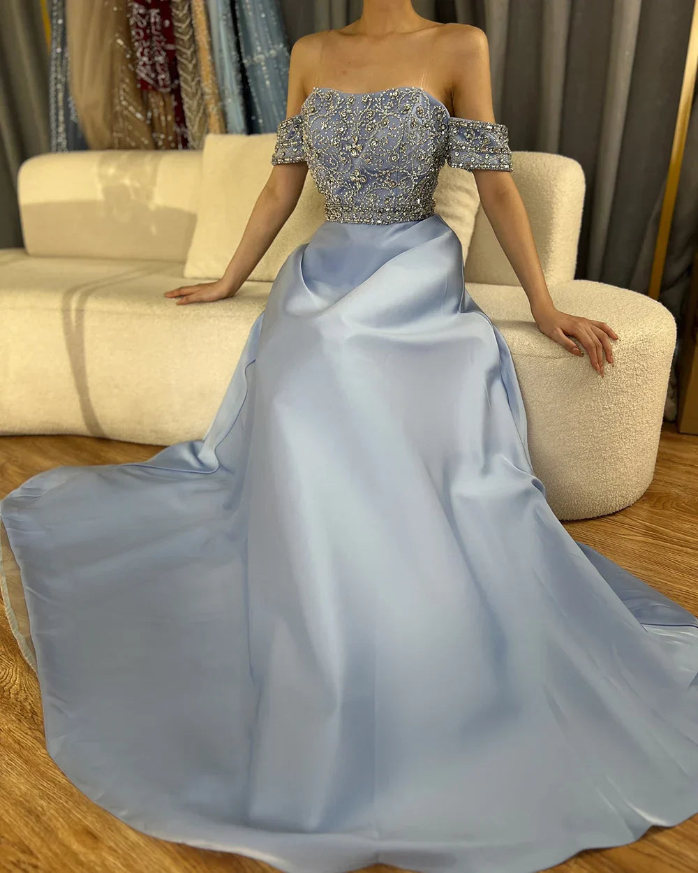 Vestido de noche largo azul elegante de Arabia Saudita, corte en A, con hombros descubiertos y cuentas, para ocasiones formales LA72753 