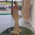 Vestido de noche elegante sin tirantes dorado de Arabia Saudita 2025 con cuentas de cristal para ocasiones formales LA72759 
