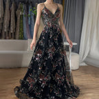 Vestido de fiesta de lujo negro con tirantes finos, corte en A y cuentas, modelo LA72773, para ocasiones formales (2025). 