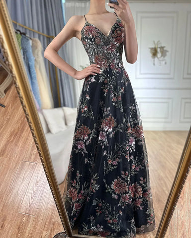 Vestido de fiesta de lujo negro con tirantes finos, corte en A y cuentas, modelo LA72773, para ocasiones formales (2025). 