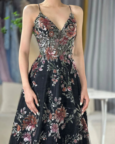 Vestido de fiesta de lujo negro con tirantes finos, corte en A y cuentas, modelo LA72773, para ocasiones formales (2025). 